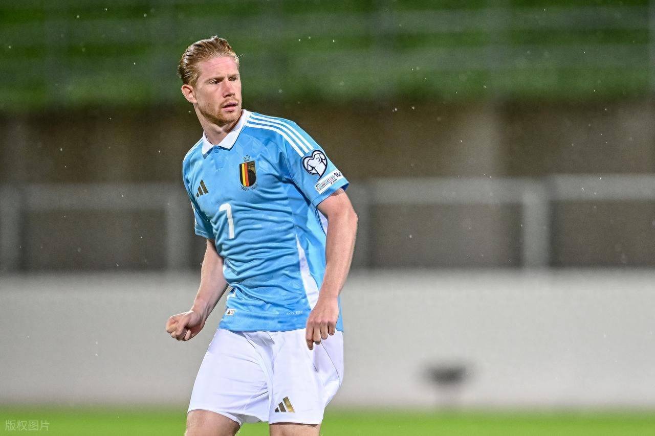 身材吸睛!教学过硬!顶级高尔夫教练的双面魅力