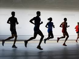 详解棒球规则中的界外球接捕判罚当球在界外区域反弹后的守备要求